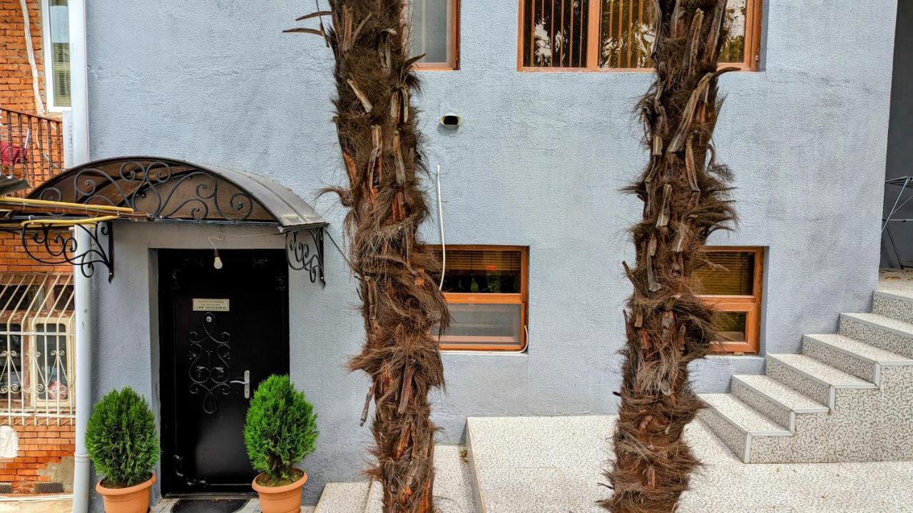 Nickos Hotel Kutaisi Exterior foto